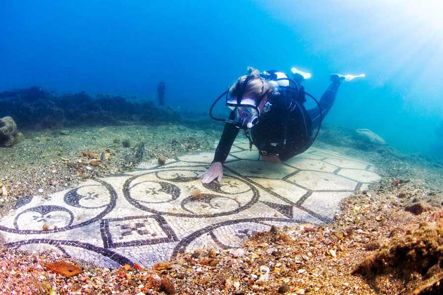 Greece Treasures and hidden underwater building found in Salamis island
