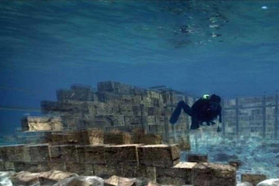 Greece Treasures and hidden underwater building found in Salamis island