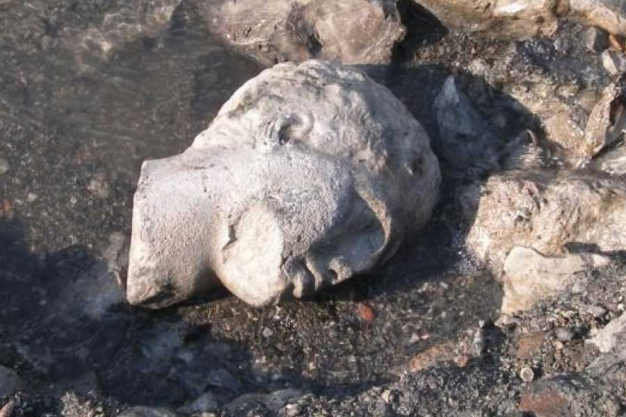 Greece Treasures and hidden underwater building found in Salamis island