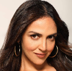 ২০১৭ সালে প্রথম সন্তান রাধ্যার জন্ম দেন এষা। তার দু’বছর পর দ্বিতীয় সন্তান মীরার জন্ম। 