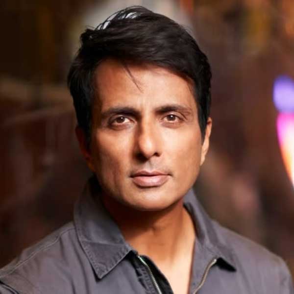 বলিপাড়া সূত্রে খবর, অভিনয় নিয়ে কেরিয়ার গড়তে চান বলে বাড়ি ছেড়ে পালিয়ে যান সোনু। কানাঘুষো শোনা যায়, লুধিয়ানা থেকে টিকিট না কেটেই মুম্বইগামী ট্রেনে চেপে বসেন তিনি।