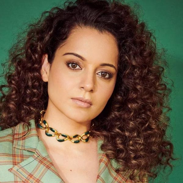 দিল্লি যাওয়ার পর মডেলিংয়ে নামেন কঙ্গনা। ১৬ বছর বয়স থেকে মডেলিংয়ের পাশাপাশি থিয়েটারের খ্যাতনামী পরিচালক অরবিন্দ গৌরের কাছে অভিনয়ের প্রশিক্ষণ নেন তিনি।