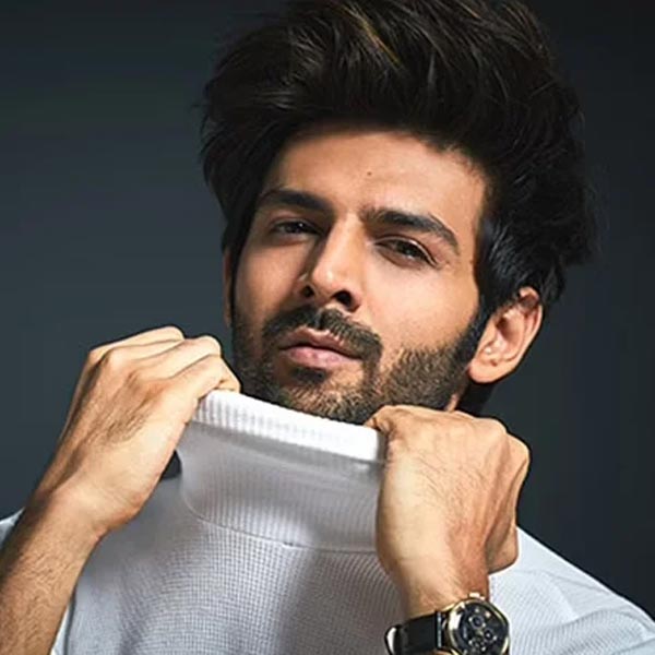 অডিশন থেকে বার বার ব্যর্থ হয়ে বেরোনোর পর মুম্বইয়ে অভিনয়ের প্রশিক্ষণ নিতে শুরু করেন কার্তিক। ২০১১ সালে মুক্তিপ্রাপ্ত ‘প্যার কা পঞ্চনামা’ ছবিতে অভিনয়ের প্রথম সুযোগ পান তিনি। বলিপাড়া সূত্রে খবর, প্রথম ছবির প্রস্তাব পাওয়ার পর কার্তিক তাঁর বাড়িতে জানান যে তিনি অভিনয় নিয়ে নিজের কেরিয়ার গড়তে চান।