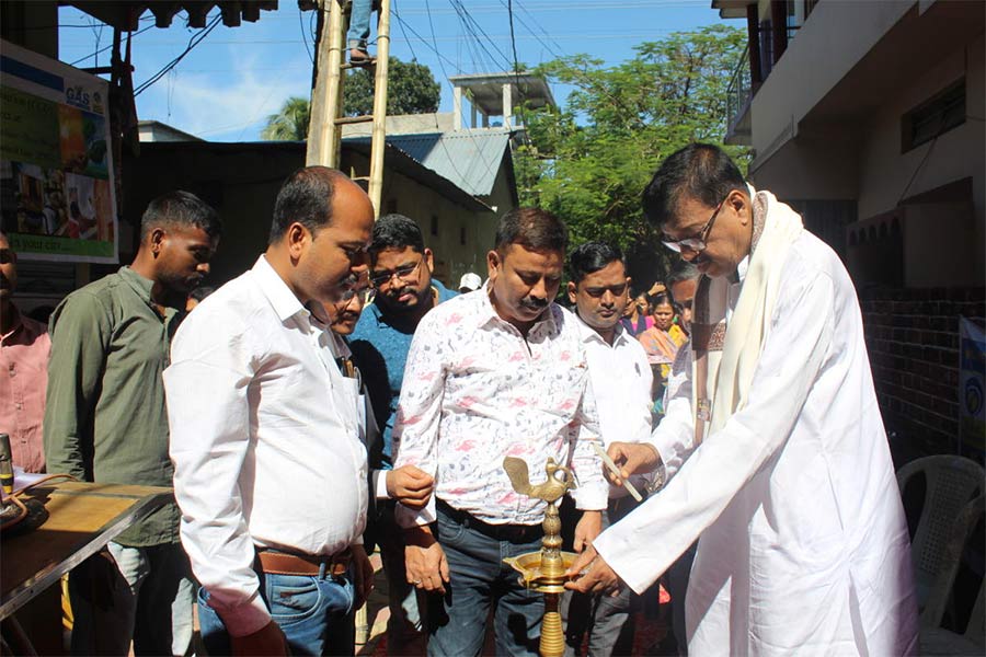 কোচবিহারের পুরপ্রধানের বাড়ির সামনে উদ্বোধন হল ‘গ্রিন গ্যাসের’। বুধবার কোচবিহারের ৮ নম্বর ওয়ার্ডে।