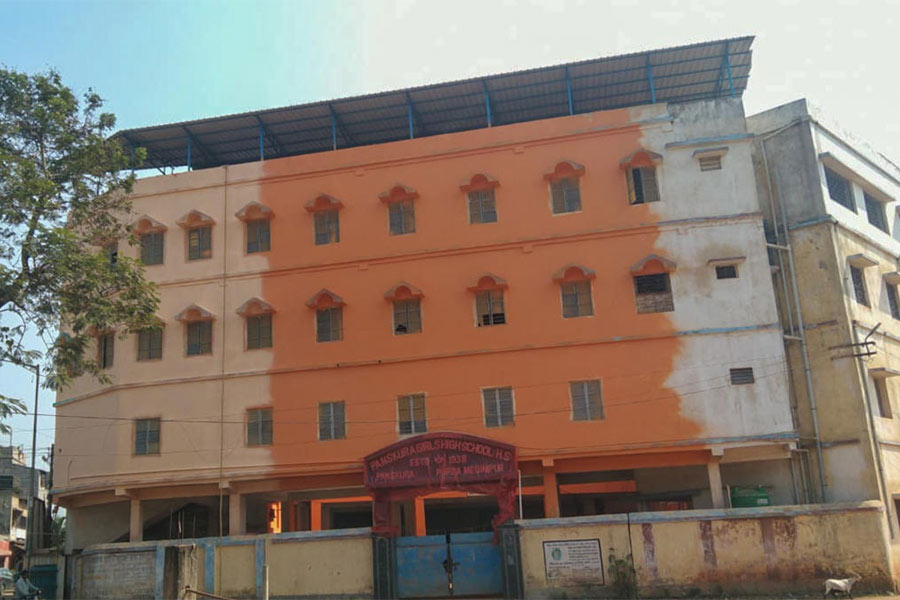 Political Speculations at pankura after a school changed its paint works