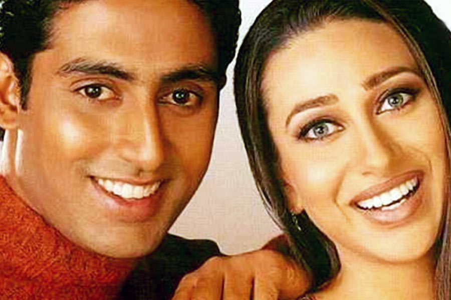 নব্বইয়ের দশক থেকে বলিপাড়ায় নিজের পরিচিতি গড়ে তোলেন বলি অভিনেতা রণধীর কপূরের কন্যা করিশ্মা কপূর। অমিতাভ বচ্চনের পুত্র অভিষেক বচ্চনের সঙ্গে বেশ কয়েক বছর সম্পর্কে ছিলেন তিনি।