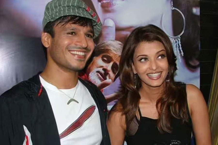 ঐশ্বর্যা রাই বচ্চনের সঙ্গে বিবেক ওবেরয়ের সম্পর্ক নিয়ে বলিপাড়ায় কম আলোচনা হয়নি। বলিপাড়া সূত্রে খবর, সলমনের সঙ্গে সম্পর্কে ইতি টানার পর বিবেকের সঙ্গে সম্পর্কে জড়ান ঐশ্বর্যা। কিন্তু তাঁদের সম্পর্কের আয়ু বেশি দিন ছিল না।