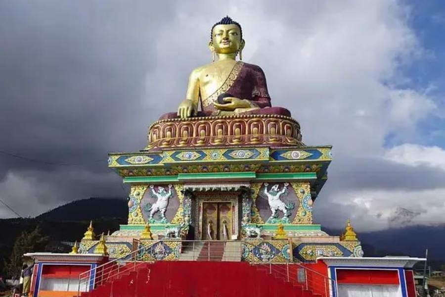 এঁকেবেঁকে বয়ে চলা নদী, ১৯৬২ সালের চিন-ভারত যুদ্ধের সাক্ষী থাকা ভয়ঙ্কর-সুন্দর গিরিপথ, অবর্ণনীয় সুন্দর বৌদ্ধমঠ, আকর্ষণীয় উপজাতীয় সংস্কৃতি অরুণাচলকে পর্যটনের ক্ষেত্রে অত্যন্ত গুরুত্বপূর্ণ রাজ্য করে তুলেছে। এই অরুণাচলের দশটি অসামান্য জায়গার সন্ধান এই প্রতিবেদনে। 