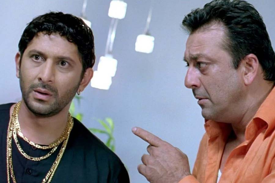 ২০০৩ সালে রাজকুমার হিরানির পরিচালনায় প্রেক্ষাগৃহে মুক্তি পায় ‘মুন্নাভাই এমবিবিএস’। এই ছবিতে মুন্নাভাই-সার্কিট জুটিতে অভিনয় করে দর্শকমনে জায়গা করে নেন সঞ্জয় দত্ত এবং আরশাদ ওয়ারসি।