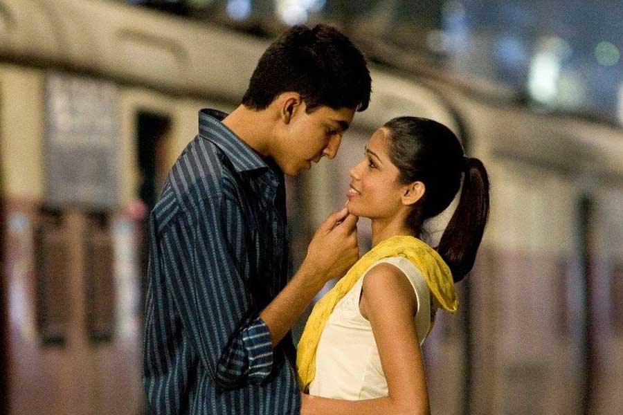 ২০০৯ সালে ড্যানি বয়েল পরিচালিত ‘স্লামডগ মিলিয়নেয়ার’ ছবিতে মুখ্যচরিত্রে অভিনয় করে নজর কাড়েন দেব পটেল, ফ্রিডা পিন্টো এবং মধুর মিত্তল।