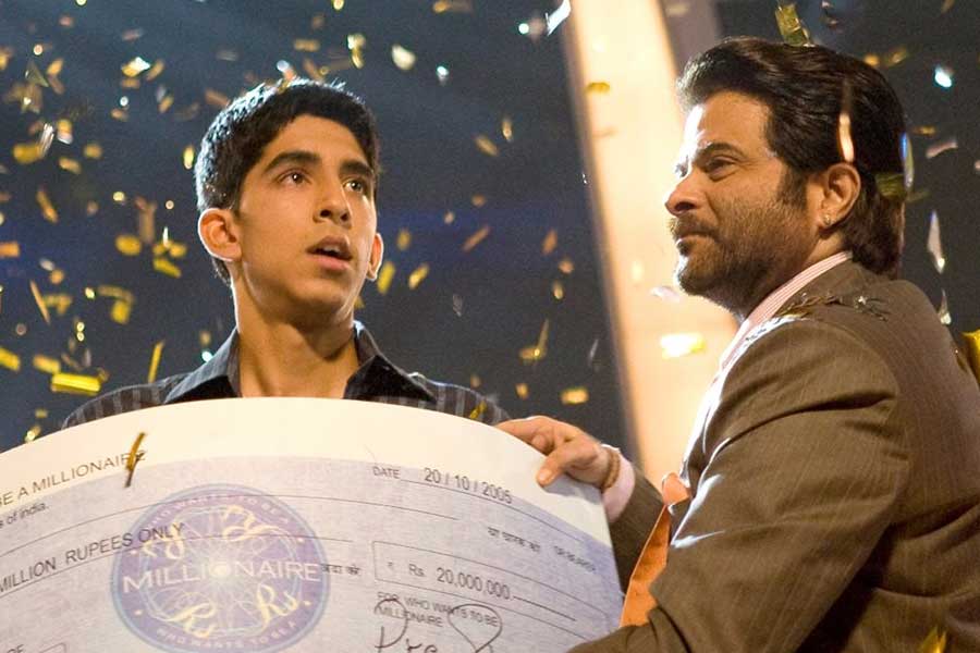 ‘স্লামডগ মিলিয়নেয়্যার’ ছবিতে রিয়্যালিটি শোয়ের সঞ্চালকের চরিত্রে অভিনয় করতে দেখা যায় অনিল কপূরকে। এই চরিত্রের জন্য প্রথমে শাহরুখকে পছন্দ করেছিলেন ছবিনির্মাতারা। কিন্তু পার্শ্বচরিত্রে অভিনয় করতে রাজি ছিলেন না তিনি। তাই অভিনয়ের প্রস্তাব খারিজ করে দেন অভিনেতা।