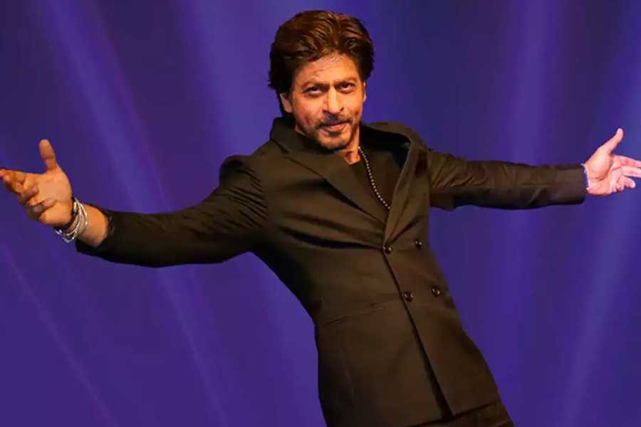 হিন্দি ফিল্মজগতের স্পাই ইউনিভার্স ঘরানার ছবি ‘পাঠান’-এ অভিনয় করেন শাহরুখ। বলিপাড়া সূত্রে খবর, প্রথমে টাইগার চরিত্রের জন্য পছন্দ করা হয়েছিল অভিনেতাকে।