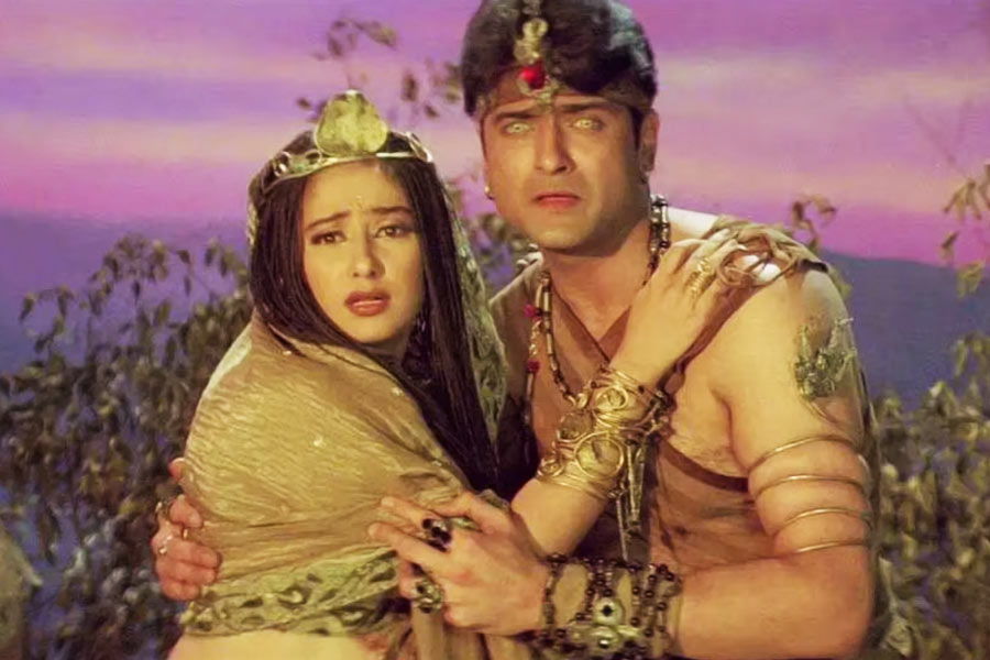 ২০০২ সালে রাজকুমারের পরিচালনায় প্রেক্ষাগৃহে মুক্তি পায় ‘জানি দুশমন: এক আনোখি কহানি’। এই ছবিতে অক্ষয়, সুনীল এবং সানি-সহ বলিপাড়ার মোট ২২ জন তারকা অভিনয় করেন। 