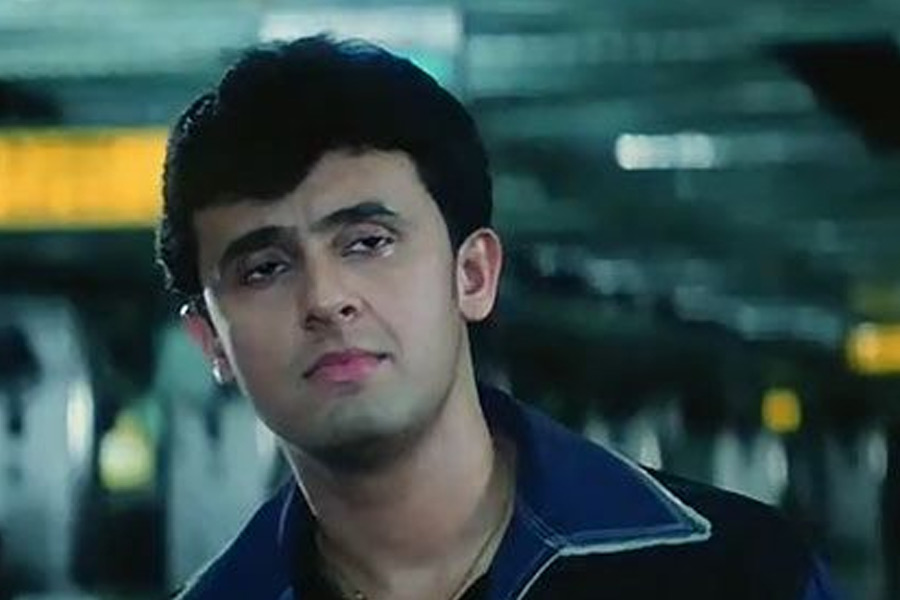 ‘জানি দুশমন: এক আনোখি কহানি’ ছবির মাধ্যমে অভিনয়জগতে আত্মপ্রকাশ করেন সোনু। কিন্তু কেরিয়ারের প্রথম ছবি ফ্লপ হওয়ায় ভেঙে পড়েন সোনু।