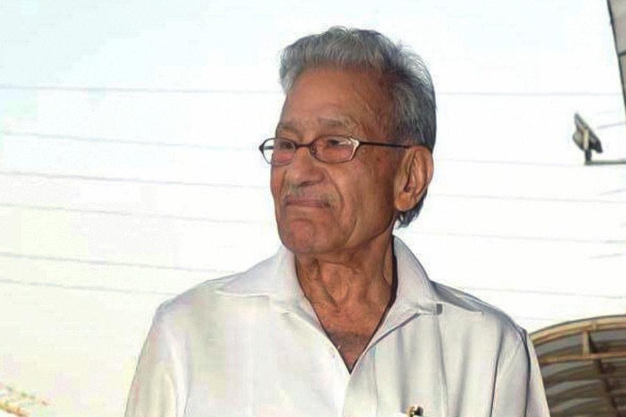 বক্স অফিসে ‘জানি দুশমন: এক আনোখি কহানি’ ছবিটি ফ্লপ হওয়ার পর ফিল্মজগৎ থেকে সরে যান রাজকুমার। পরবর্তী কালে আর কোনও ছবির পরিচালনার দায়িত্বে দেখা যায়নি তাঁকে।