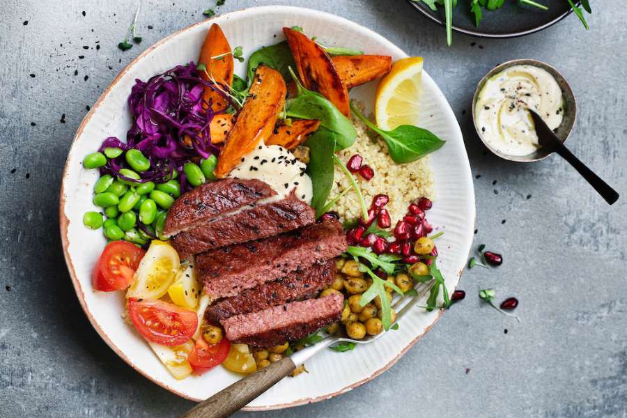 গতকালই চলে গিয়েছে ১ নভেম্বর। যে তারিখটা ভিগানরা প্রতি বছর পালন করেন ‘বিশ্ব ভিগান দিবস’ হিসেবে। কিন্তু এই ‘ভিগান’ বস্তুটি ঠিক কি? শব্দটির সঙ্গে জড়িয়ে খাবার এবং খাদ্যাভ্যাস। 