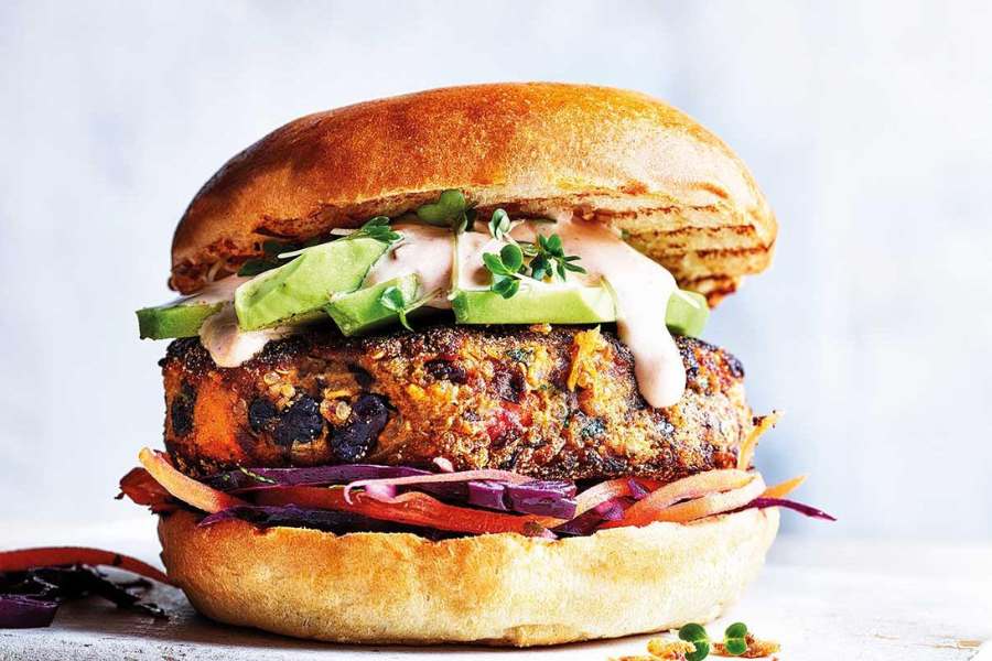 ৭. ফর্ক স্ট্রাক - আগাম অর্ডার দিলে এরা যত্ন সহকারে ভিগান বার্গার,  কাঁঠালের প্যাটি বার্গার পরিবেশন করে থাকে। ভিগান স্যান্ডুইচ-পিৎজা-পাস্তাও পাবেন এখানে। খাবার খরচ - জনপ্রতি ৪০০ টাকা। কোথায় - নিউ আলিপুরে, সাহাপুরের কাছে। দোকান খোলা - দুপুর ২টো-রাত ১২টা। সোমবার বন্ধ।