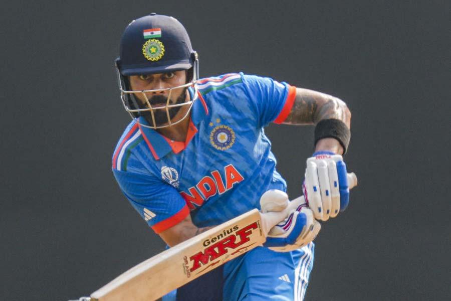 মাত্র ১২ রানের জন্য শতরান অধরা থেকে গিয়েছে বিরাটের। ৯৪ বলে ৮৮ রান করে তিনি আউট হয়েছেন। আনন্দবাজার অনলাইনের বিচারে তিনি ১০-এর মধ্যে পাচ্ছেন ৮। 