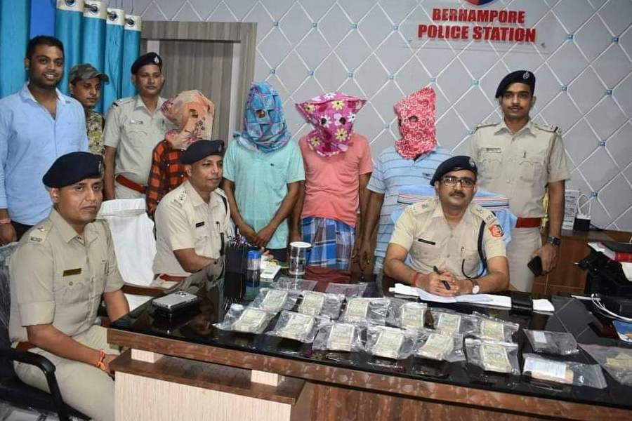 Murshidabad district police arrested three people in robbery of Rs 18 lakh cash from a businessman dgtld