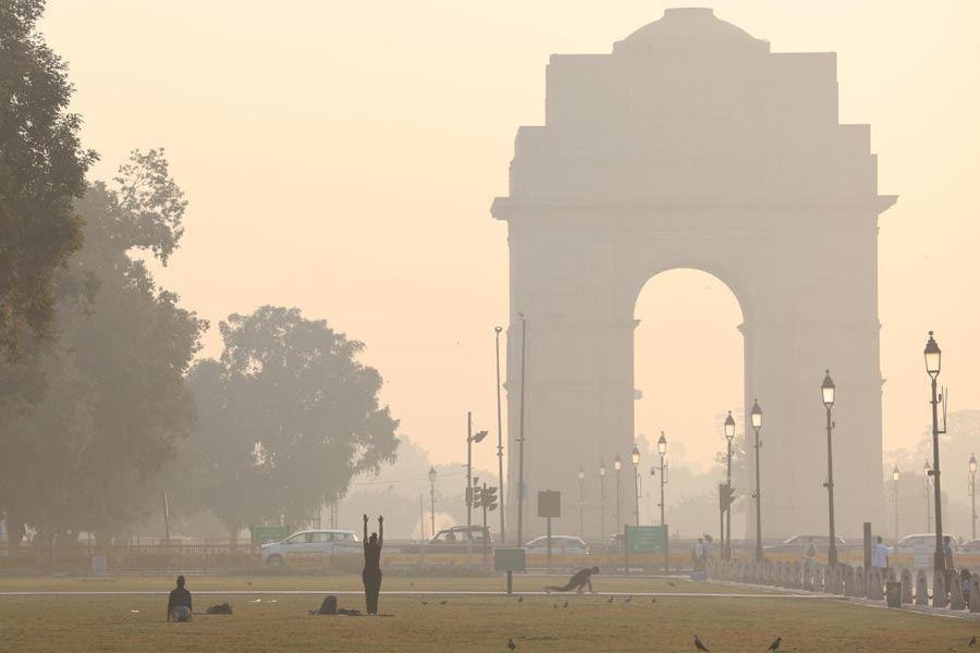 গত শুক্রবার থেকে বাতাসের গুণমান খারাপ পর্যায়ে ছিল। যত দিন এগিয়েছে, সেই পরিস্থিতি খারাপ থেকে আরও খারাপ হয়েছে। 