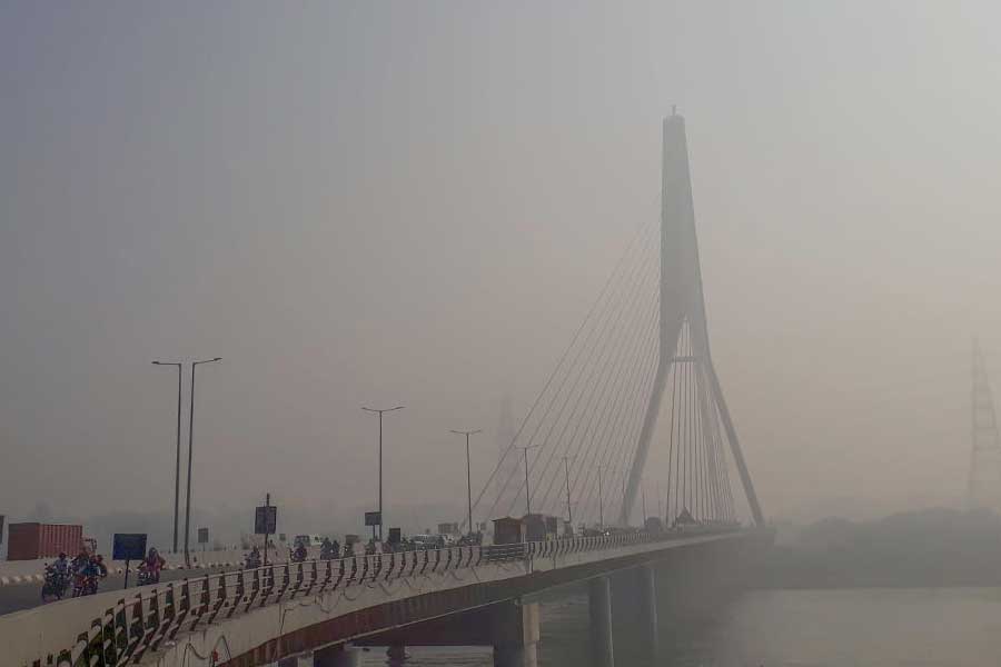 একিউআই ০ থেকে ৫০-এর মধ্যে থাকলে বাতাসের গুণগত মান ‘ভাল’। ৫১-১০০ হলে ‘সন্তোষজনক’। ১০১-২০০ হলে ‘মোটামুটি স্বাভাবিক’। ২০১-৩০০ হলে ‘খারাপ’। ৩০১-৪০০ হলে ‘খুব খারাপ’। ৪০১-৫০০ হলে ‘খুব খুব খারাপ’। দূষণ ঠেকাতে কেন্দ্র ইতিমধ্যেই ‘গ্রেডেড রেসপন্স অ্যাকশন প্ল্যান (গ্র্যাপ)-এর স্টেজ থ্রি চালু করেছে। চারটি ভাগে ভাগ করা হয়েছে গ্র্যাপ-কে। স্টেজ ১ (খারাপ, একিউআই ২০১-৩০০), স্টেজ টু (খুব খারাপ, একিউআই ৩০১-৪০০), স্টেজ থ্রি (মারাত্মক, একিউআই ৪০১-৪৫০), স্টেজ ৪ (অত্যন্ত মারাত্মক, একিউআই ৪৫০-এর উপরে)।