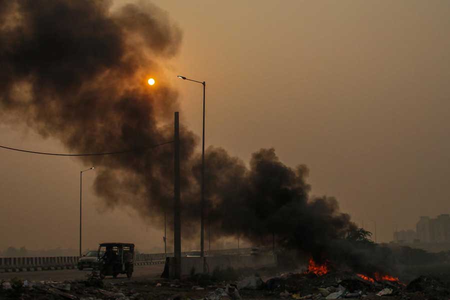 রাজধানীতে দূষণের মাত্রা বাড়তে থাকায় মুখ্যমন্ত্রী অরবিন্দ কেজরীওয়াল সমস্ত প্রাথমিক স্কুলগুলি ৩ এবং ৪ নভেম্বর বন্ধ রাখার নির্দেশ দিয়েছেন। 