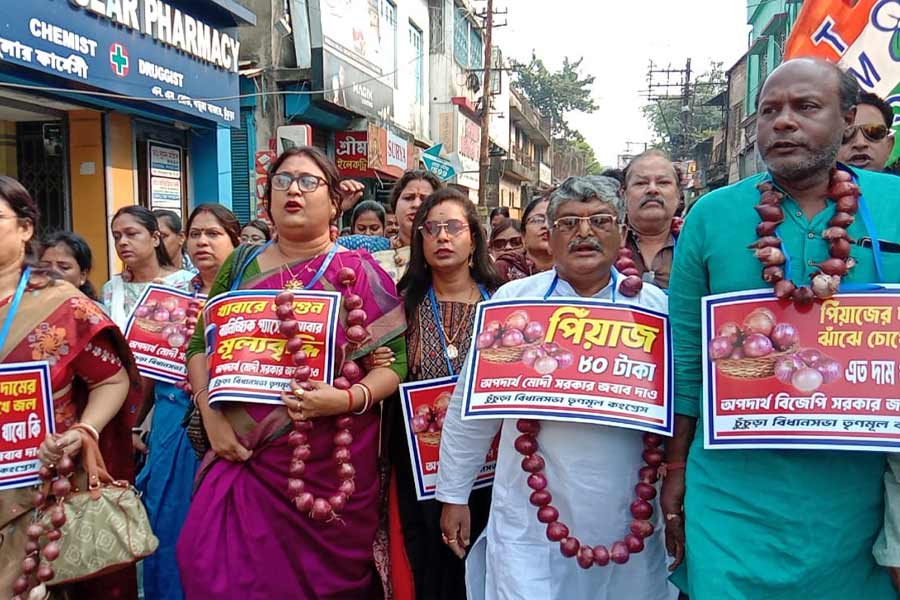 TMC MLA Asit Majumder marched in Hooghly to protest the increase in onion prices dgtld