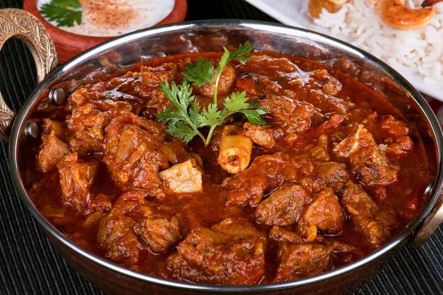 ভাত-মাংসের ঝোল বাঙালির অনাদিকালের অন্যতম সেরা মধ্যাহ্নভোজ। কিন্তু যুগ পাল্টেছে। প্রজন্ম বদলেছে। 