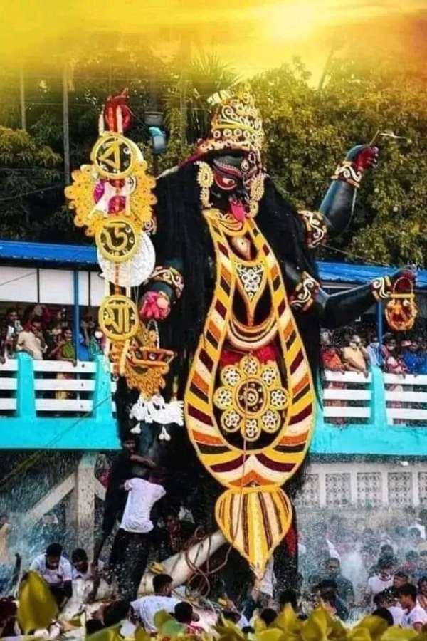 হয়েছে মূর্তি প্রতিষ্ঠার জন্য শুদ্ধিকরণ। পাশাপাশি গীতাপাঠ,  মহা মৃত্যুঞ্জয় পাঠ ও হোমযজ্ঞ তো বটেই।