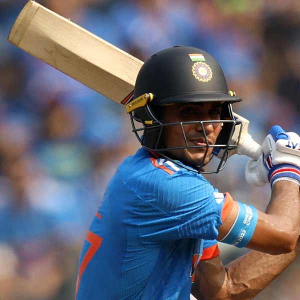 প্রথমে ব্যাট করে ভারত ৩৫৭ রান তোলে। এর মধ্যে শুভমন এবং বিরাট মিলে ১৮৯ রানের জুটি গড়েন। শুভমন করেন ৯২ রান এবং বিরাট করেন ৮৮ রান। 