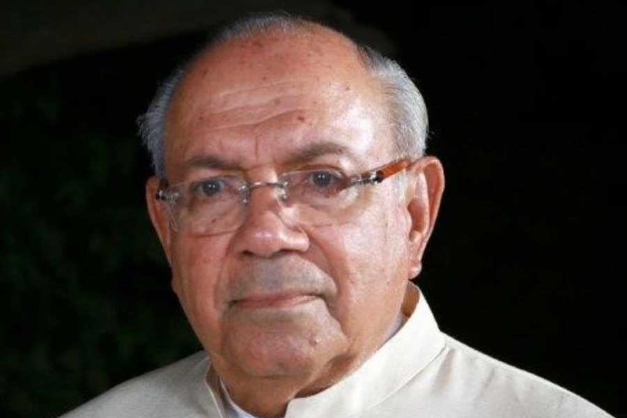 This billionaire of India named Arjun Menda is a self-made industrialist and has more wealth than infosis chief Narayan Mutrthy