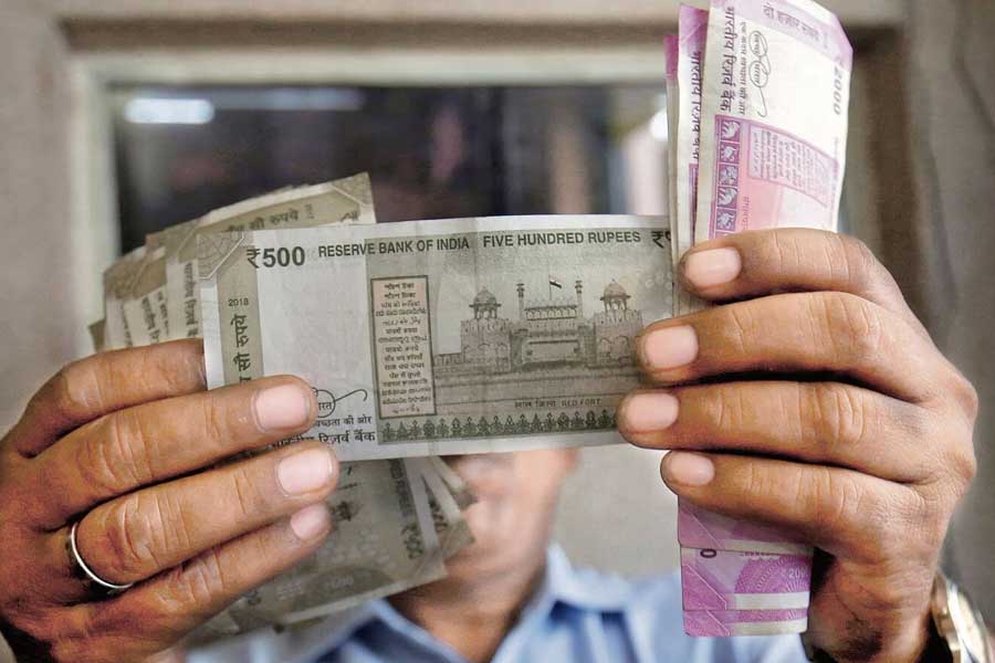 This billionaire of India named Arjun Menda is a self-made industrialist and has more wealth than infosis chief Narayan Mutrthy