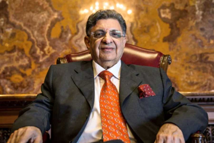 This billionaire of India named Arjun Menda is a self-made industrialist and has more wealth than infosis chief Narayan Mutrthy