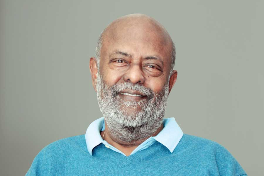 This billionaire of India named Arjun Menda is a self-made industrialist and has more wealth than infosis chief Narayan Mutrthy