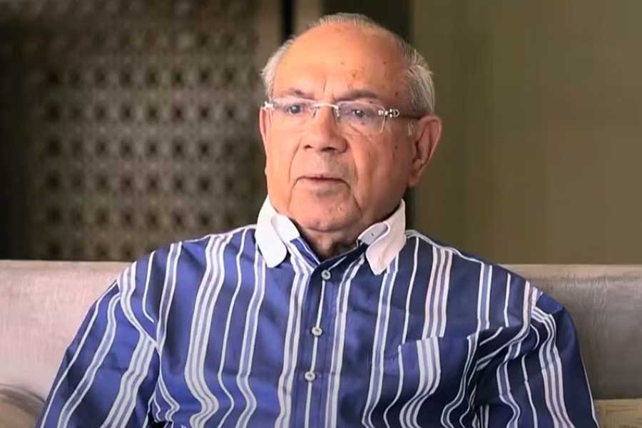 This billionaire of India named Arjun Menda is a self-made industrialist and has more wealth than infosis chief Narayan Mutrthy