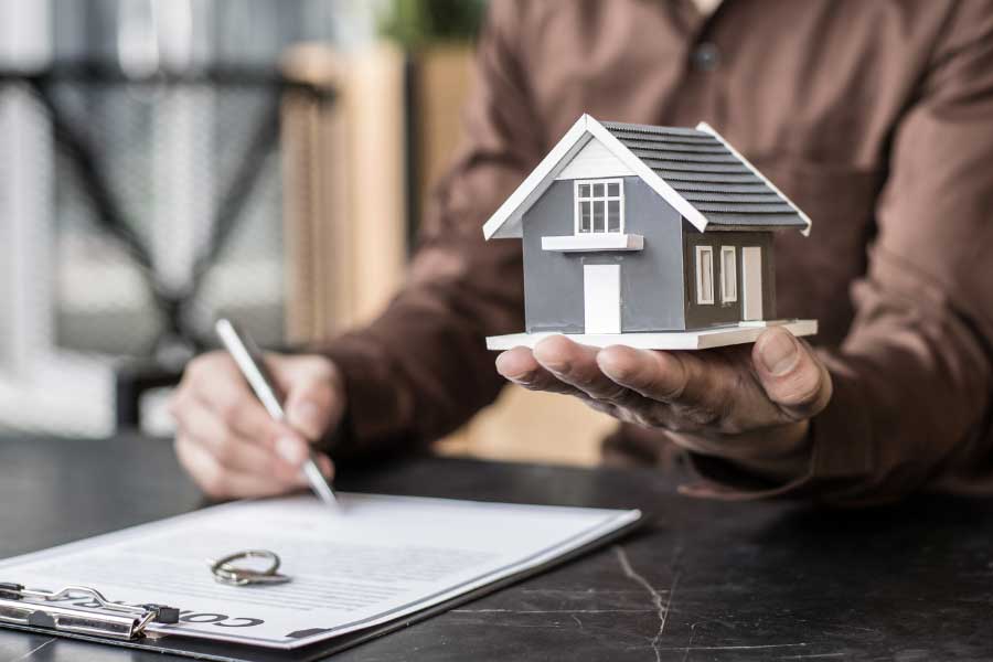 This billionaire of India named Arjun Menda is a self-made industrialist and has more wealth than infosis chief Narayan Mutrthy