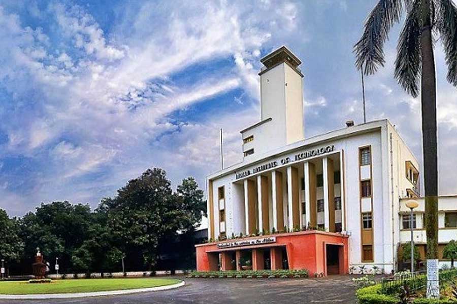 This billionaire of India named Arjun Menda is a self-made industrialist and has more wealth than infosis chief Narayan Mutrthy