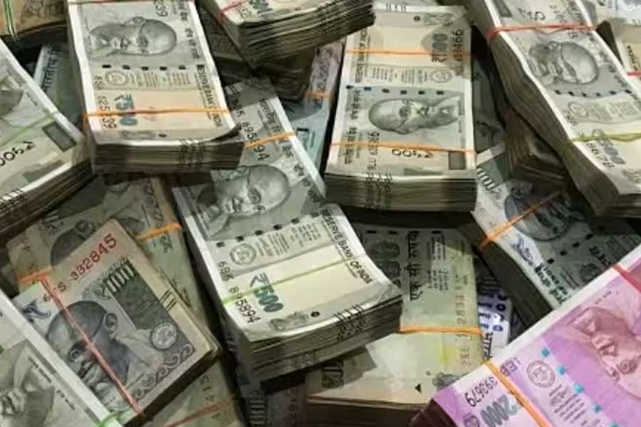 This billionaire of India named Arjun Menda is a self-made industrialist and has more wealth than infosis chief Narayan Mutrthy