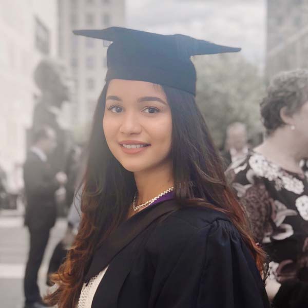 সংবাদমাধ্যমের একটি প্রতিবেদন থেকে জানা যায়, খুব তাড়াতাড়ি বলিউডে আত্মপ্রকাশ করবেন সারা। তাঁর প্রথম ছবির তোড়জোড়ও নাকি শুরু হয়ে গিয়েছে। পেশাদার অভিনয়ের পাঠও সারা নিয়ে ফেলেছেন ইতিমধ্যেই।