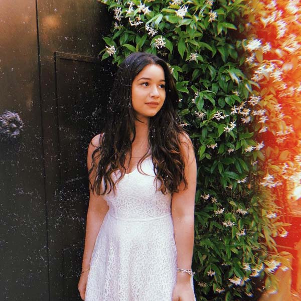 তবে সারা-শুভমনের সম্পর্ক-বিচ্ছেদ নিয়ে জলঘোলাও কম হয়নি। কানাঘুষো শোনা যায়, সাধারণ মানুষের নজর এড়িয়ে মাঝে মধ্যেই দেখা করতেন তাঁরা। তবে কোনও এক কারণে তাঁদের মধ্যে দূরত্ব তৈরি হয়। সম্পর্ক থেকে বেরিয়ে আসেন দু’জনেই।