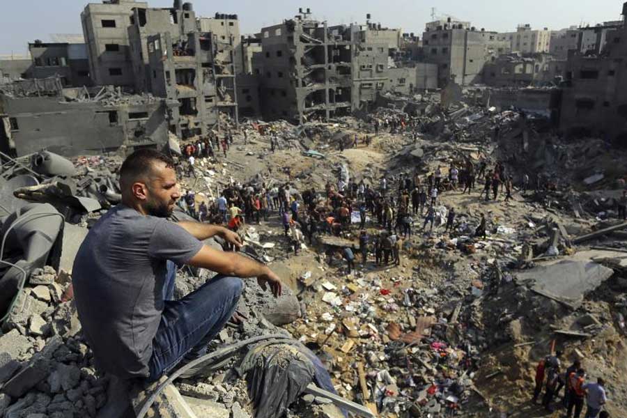 Cut Gaza strip into two says Israel army, Antony Blinken visits Iraq