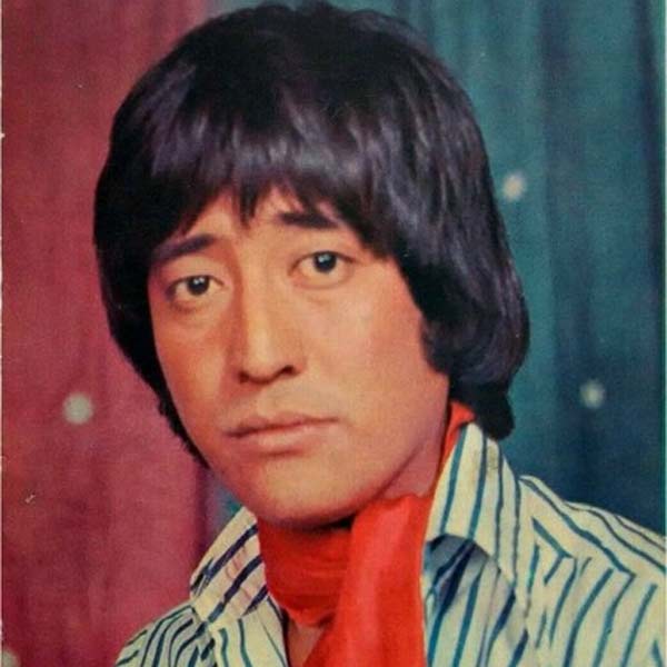 ১৯৭২ সালে ‘জরুরত’ ছবির হাত ধরে বলিপাড়ায় আত্মপ্রকাশ করেন ড্যানি। ২৬ বছর বয়সে ‘ইশারা’, ‘মেরে আপনে’, ‘ঢুন্‌ঢ’-এর মতো একাধিক ছবিতে অভিনয় করে ফেলেন অভিনেতা। কিন্তু কোনও ছবিতেই মুখ্যচরিত্রে অভিনয়ের সুযোগ পাননি।