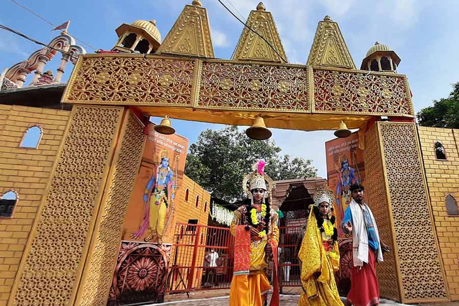 সূত্রের খবর, তিনটি মূর্তির মধ্যে দু’টি মূর্তি নিয়ে দ্বন্দ্বে রয়েছে অযোধ্যা রামমন্দিরের অছি পর্ষদ।