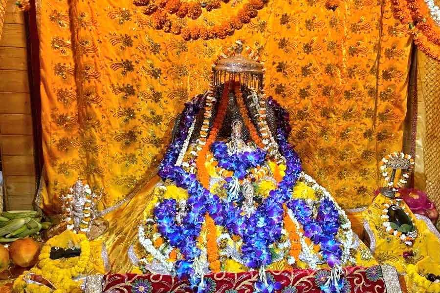 নতুন মন্দিরের গর্ভগৃহে চক্ষুদান করা হবে রামলালার নতুন মূর্তিতে। সেই উপলক্ষে বড় পুজোর আয়োজন করেছেন রামমন্দির কর্তৃপক্ষ।