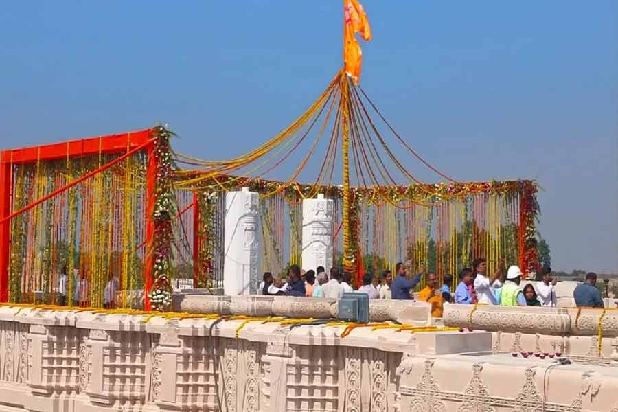 মন্দির সূত্রে জানানো হয়েছে, ওই ৮০০০ আমন্ত্রিত অতিথির সবার বসার বিশেষ ব্যবস্থা থাকবে মন্দির চত্বরে। তাঁরা প্রত্যেকে যাতে অনুষ্ঠান দেখতে পান, সেই বন্দোবস্তও থাকবে।