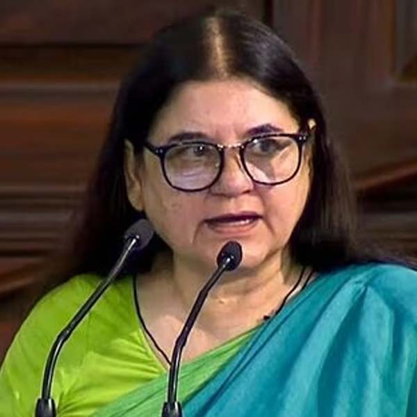 মেনকা গান্ধী পরিচালিত ‘পিপলস ফর অ্যানিম্যালস’ (পিএফএ) –এর পশুকল্যাণ আধিকারিক গৌরব গুপ্ত নয়ডার ৪৯ সেক্টর থানায় একটি অভিযোগ দায়ের করেন। তার ভিত্তিতে একটি এফআইআর হয়। সেই এফআইআরে বলা হয়েছে, সঙ্গীদের নিয়ে নয়ডা এবং এনসিআরের খামারবাড়িতে এলভিশ যাদব জ্যান্ত সাপ এবং সাপের বিষ নিয়ে ভিডিয়ো শুট করেন এবং বৈআইনি ভাবে রেভ পার্টির আয়োজন করেন। শুধু তাই-ই নয়, ওই পার্টিতে বিদেশি মহিলাদের ডেকে এনে মাদক হিসাবে সাপের বিষ পান করেন।