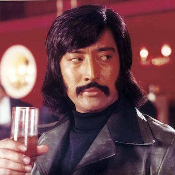 বলিপাড়া অন্দরমহল সূত্রে জানা যায়, ‘ধর্মাত্মা’ ছবির শুটিং হয়ে যাওয়ার পর ফিরোজ় মনে করেছিলেন যে, ড্যানির চরিত্রটি প্রথম অভিনেতার চরিত্রকে ছাপিয়ে যাচ্ছে। সে কারণে ড্যানি অভিনীত দৃশ্যগুলিতে কাঁচি চালানো হয়।