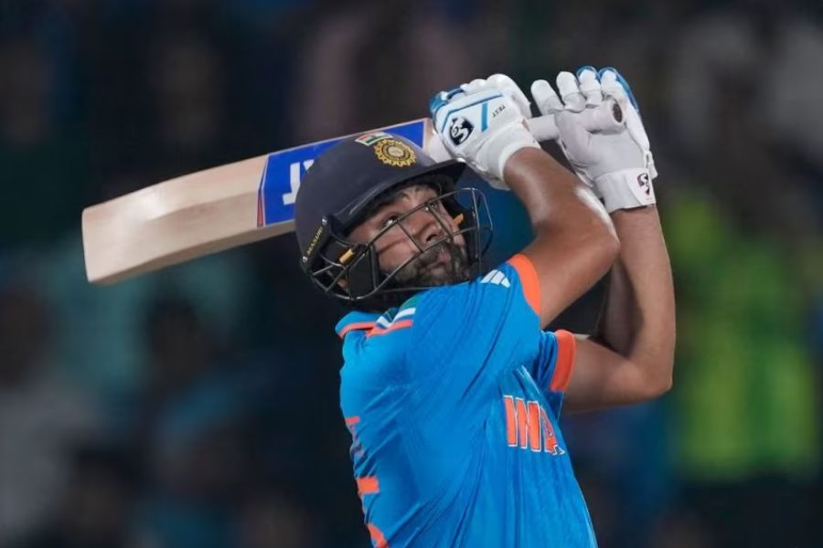 ইডেনে প্রথম টেস্ট ম্যাচ খেলা হয়েছিল ৫-৮ জানুয়ারি, ১৯৩৪। ভারত বনাম ইংল্যান্ড। ফলাফল ড্র।এহেন ইডেনে ৬৬ হাজার দর্শক ঠাসা গ্যালারির কানফাটানো শব্দব্রহ্মের সামনে দীপাবলির ঠিক আগের রবিবারে রোহিত শর্মার ভারত ২০২৩ ওয়ান ডে বিশ্বকাপে এই মুহূর্তের ফর্মের বিচারে সবচেয়ে কঠিন প্রতিদ্বন্দ্বী দক্ষিণ আফ্রিকার মুখোমুখি হচ্ছে। যদিও সেই প্রতিপক্ষের চেয়েও বিধ্বংসী মেজাজে রয়েছে এ বারের বিশ্বকাপের ভারতীয় ক্রিকেট দল! 