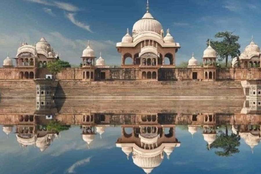 কৃষ্ণকালীপূজা, মাঘমাসের কৃষ্ণ চতুর্দশী। ভগবান শ্রীকৃষ্ণের মা কালী হওয়ার দিন। এককথায় কৃষ্ণকালী পূজা এক সন্ধিক্ষণ। যে সন্ধিক্ষণে ভগবান শ্রীকৃষ্ণ পরমা প্রকৃতি অর্থাৎ শক্তিতে লীন হয়ে যাচ্ছেন এবং তার সাথেই দুই মতবাদা, একই ধারা এসে মিশেছে। সে ধারা হল বিশ্বাস এবং সমর্পণ। 