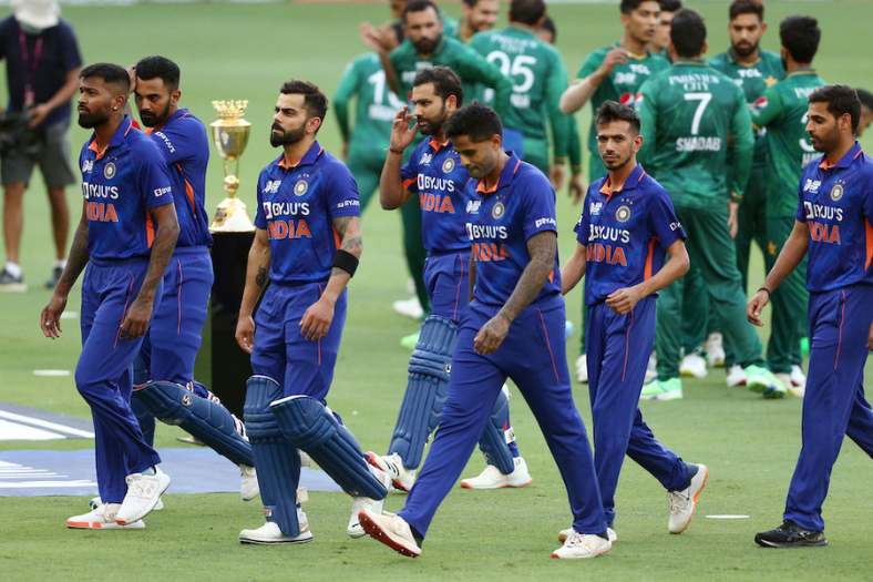 সেই ইডেনের দিকে চলুন, আবার একটু ফেরা যাক। ইডেনে গত ৮৯ বছরে ৪২টা টেস্ট ম্যাচ খেলা হওয়া ছাড়াও আন্তর্জাতিক ওয়ান ডে ম্যাচ হয়েছে ৩৩টা, টি-টোয়েন্টি আন্তর্জাতিক হয়েছে ১১টা। প্রথম ওয়ান ডে হয় ভারত-পাকিস্তানে ১৮ ফেব্রুয়ারি, ১৯৮৭। প্রথম টি-টোয়েন্টি ২৯ অক্টোবর, ২০১১। ভারত বনাম ইংল্যান্ড। তাৎপর্যের দুটোতেই পরাজিত দলের নাম ছিল ভারত! 